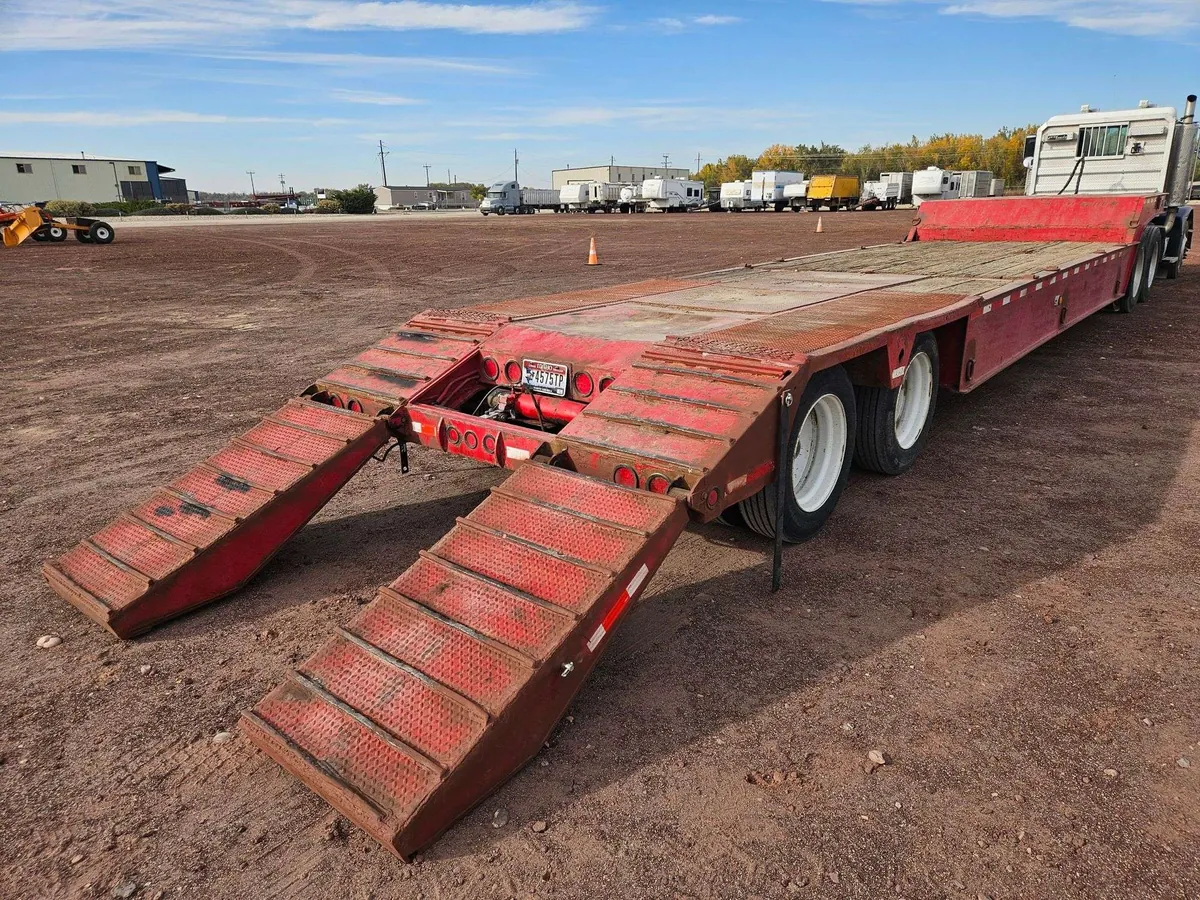 1987 Twamco 38 ft equipment trailer Lot 5450