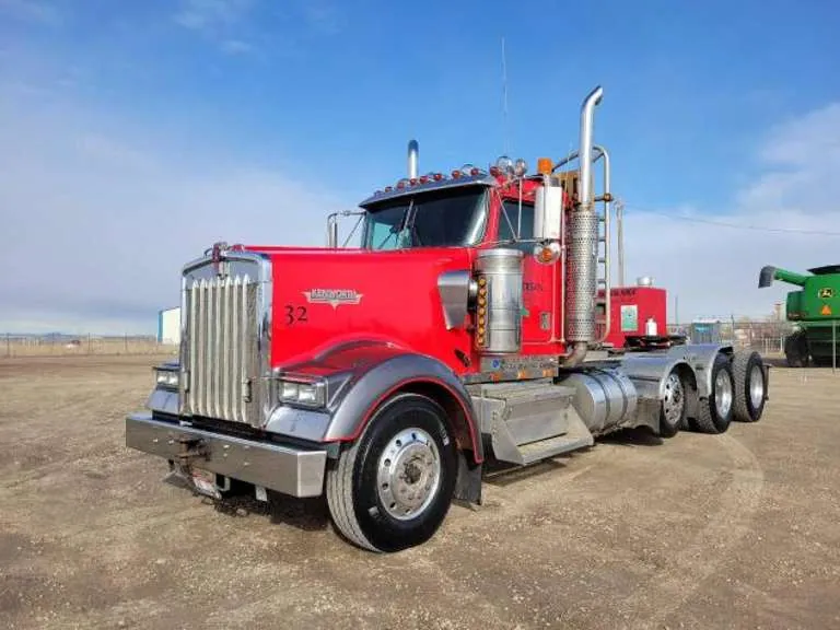 2000 Kenworth W900L Day Cab Truck, sold March 2023