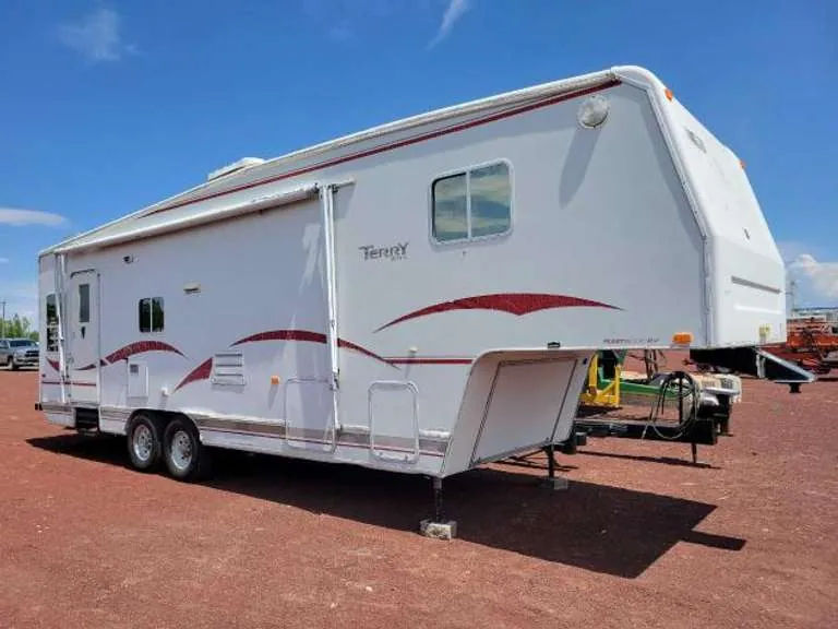 2001 Fleetwood 30.5' Fifth Wheel Travel Trailer, sold June 2023