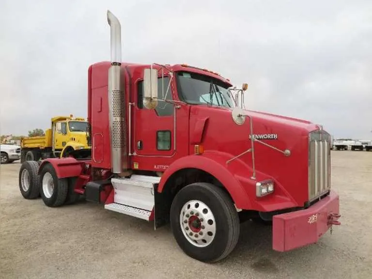 2010 Kenworth T800 Short Sleeper Truck, sold November 2022