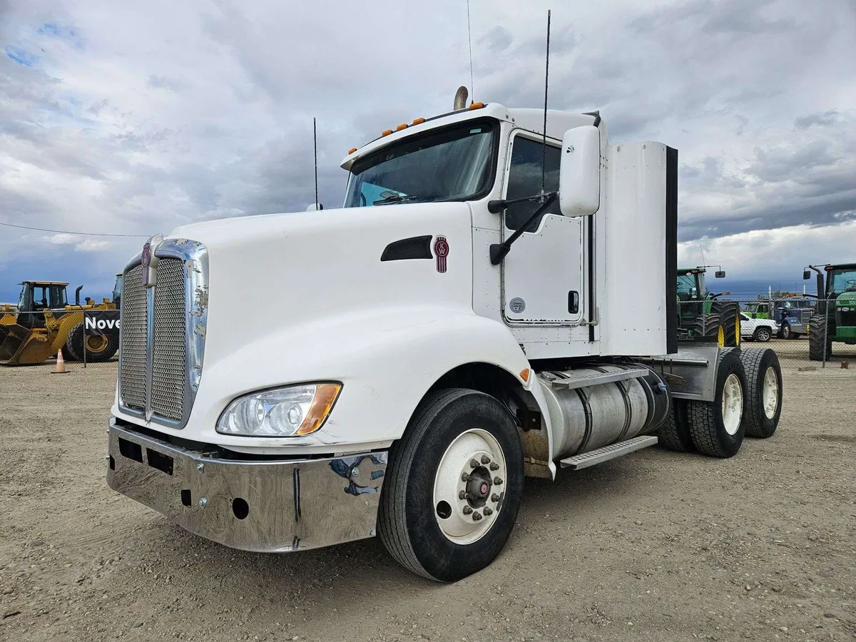 2013 Kenworth T660 day cab truck Lot 4125