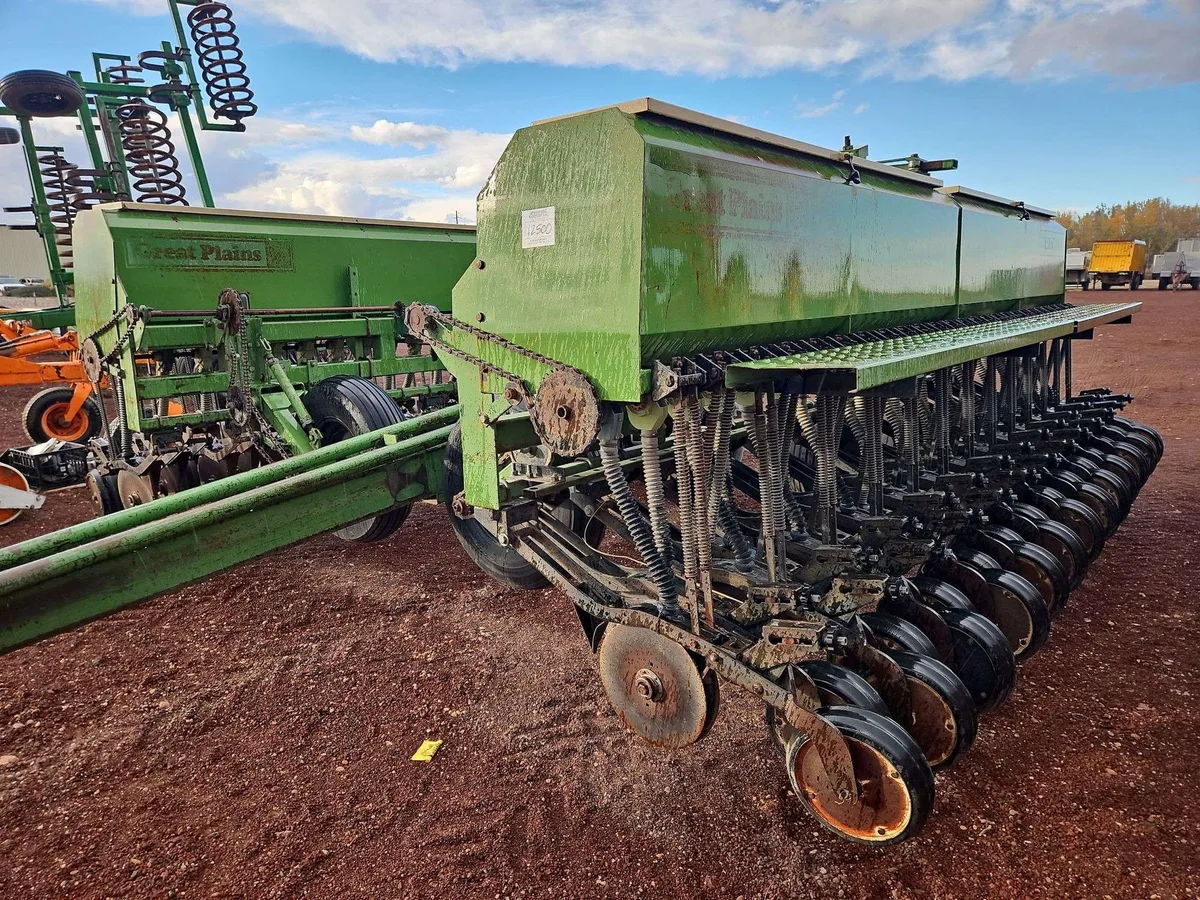 Great Plains 24 ft bi-fold grain drill Lot 12500