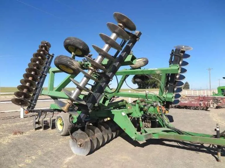 John Deere 650 30' Tandem Folding Disk, sold February 2023