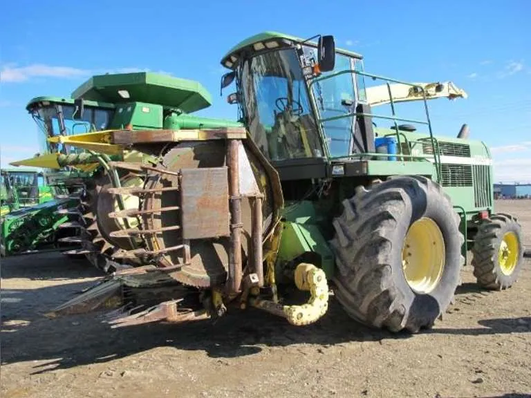 John Deere 6950 Forage Harvester With Kemper Corn Head & JD 630 9' Hay Head, sold March 2019