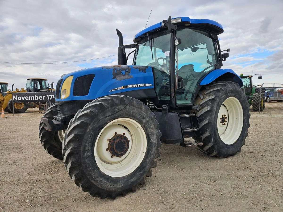New Holland TS125A MFWD tractor Lot 6860
